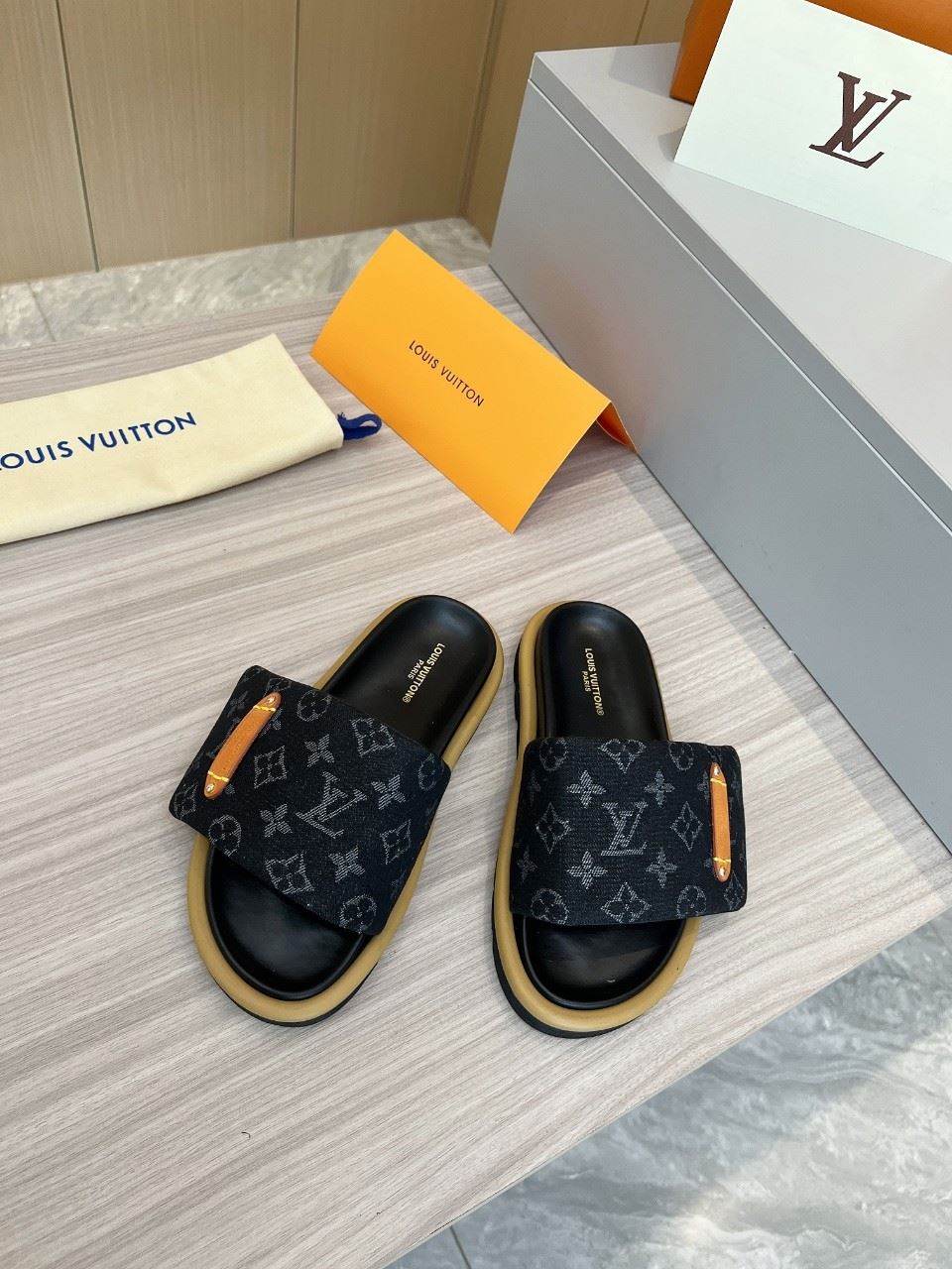 Louis Vuitton Slippers